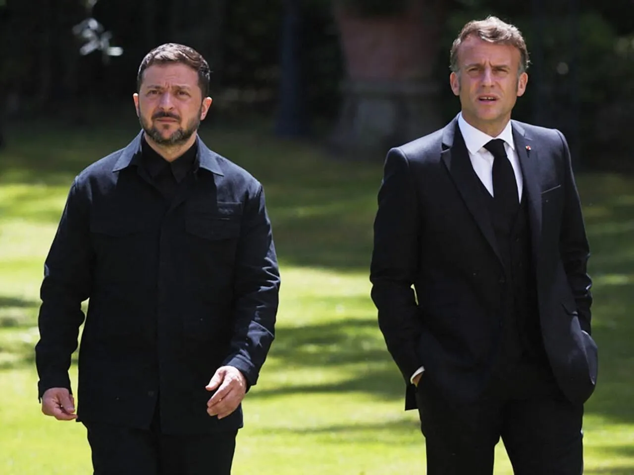 Mikrofonu açık bırakan Macron ve Zelenskiy, Trump’ın dedikodusunu yaparken yakalandı!