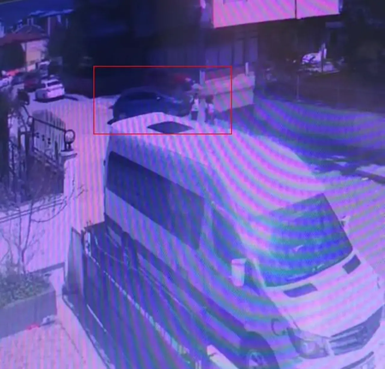 Okul önünde fermuarı açık yakalandı! O serbest kaldı, yakalayan veliye soruşturma açıldı