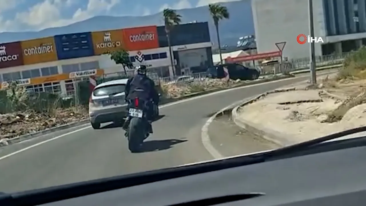 Trafikte akrobasi şovu pahalıya patladı! Tek teker yapan sürücüye rekor ceza