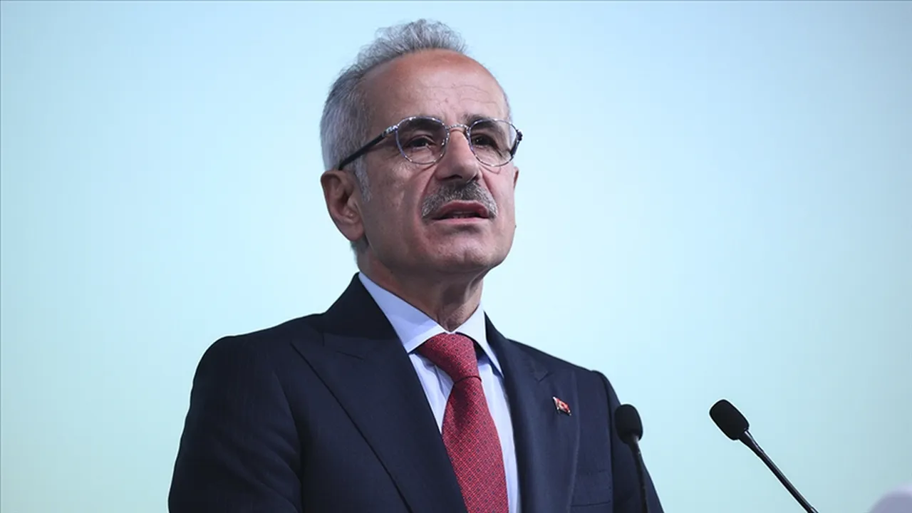 Ulaştırma ve Altyapı Bakanı Abdulkadir Uraloğlu