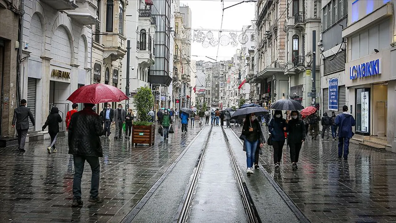 AKOM İstanbul için tarih verdi! Güneş gidiyor, kara bulutlar geliyor, sağanak yolda