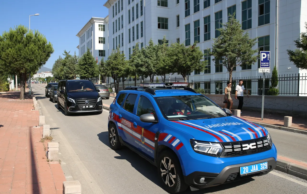 Denizli'de uyuşturucu operasyonu! Baro Başkanı ve avukatlar gözaltında