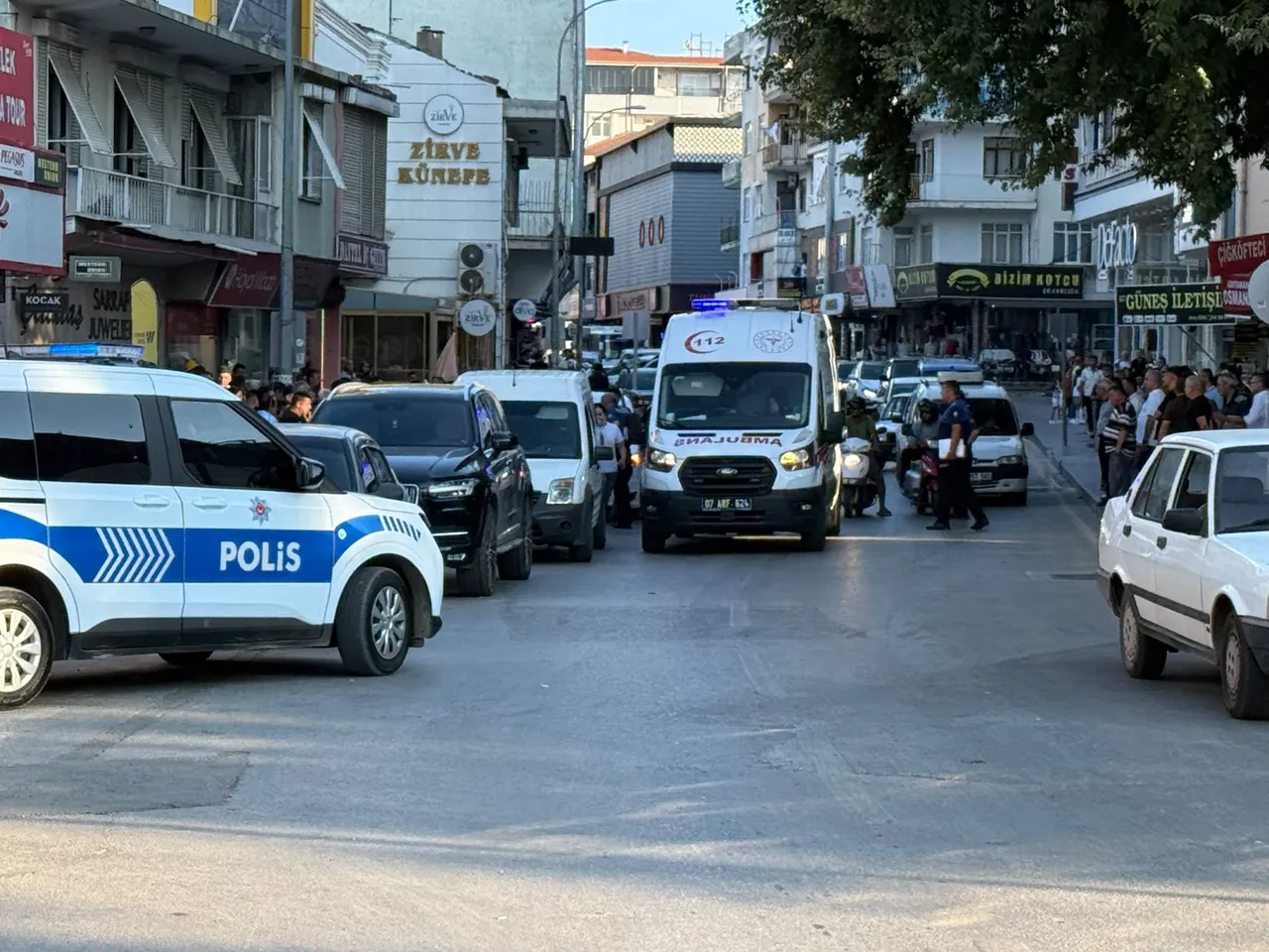 Eşinin gözü önünde kurşun yağmuru! Elinde doğum günü pastasıyla kanlar içinde kaldı