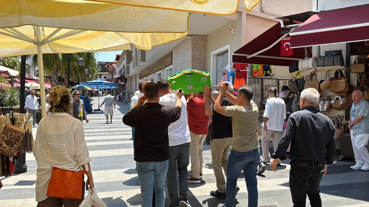 Genç yaşta vefat eden Ece İrtem’e veda… Babası tabutu omzunda taşıdı