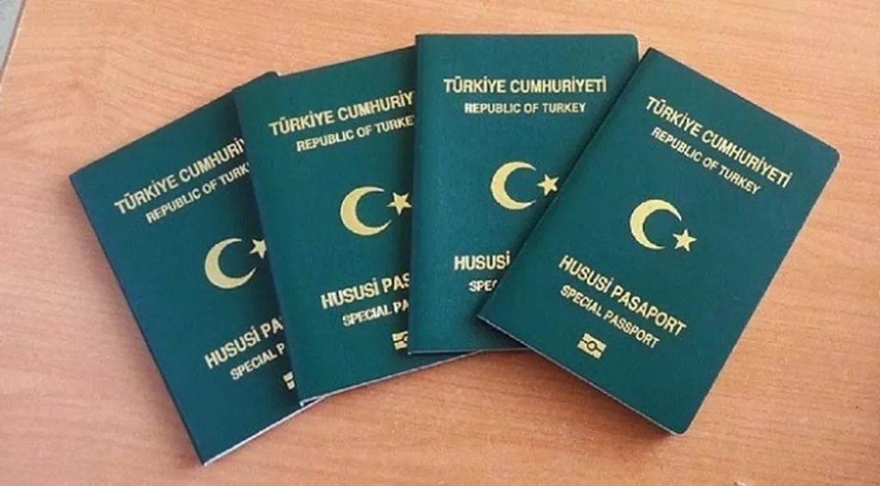 Yeşil pasaportla vizesiz seyahat bitti mi? Resmi açıklama geldi!