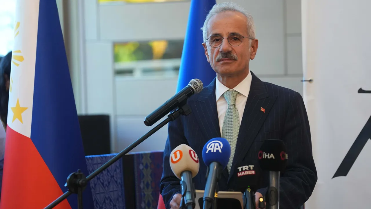 Bakan Uraloğlu İstanbul ve şehirler arası tüm dev projeleri tek tek açıkladı