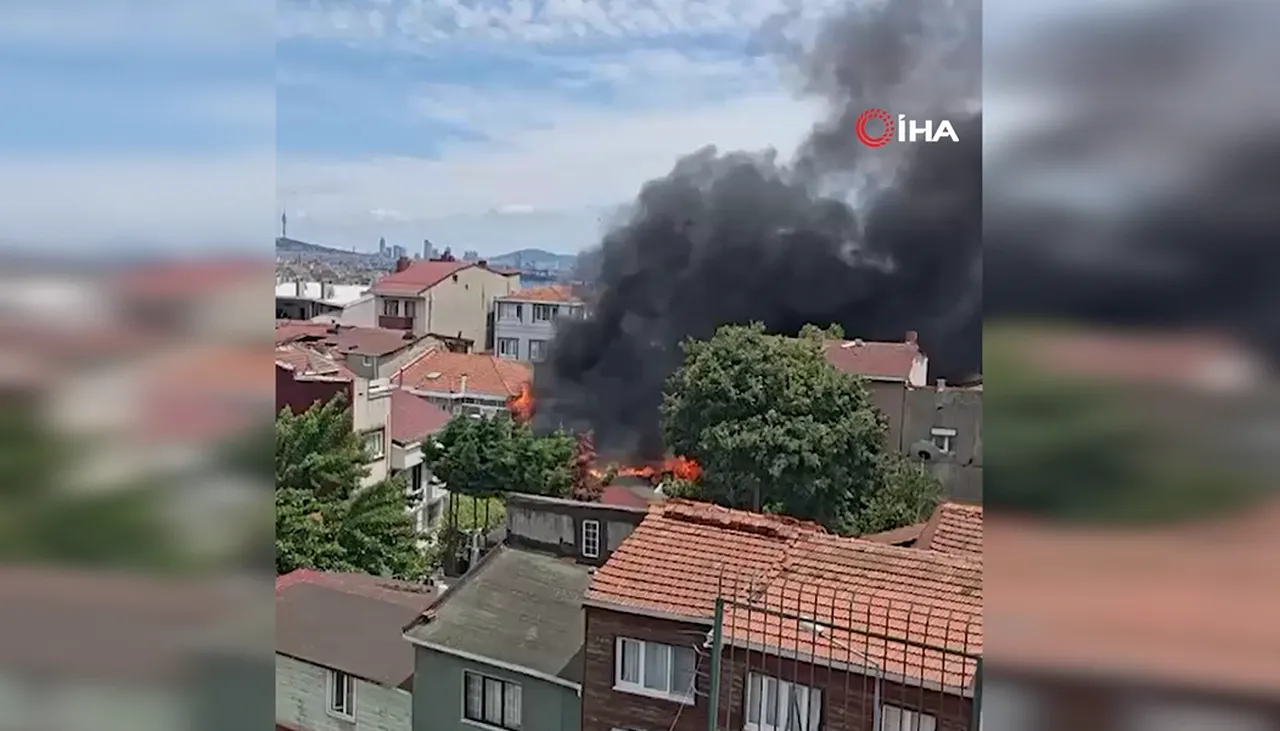 Fatih’te tamirhanede yangın paniği! Atölye küle döndü