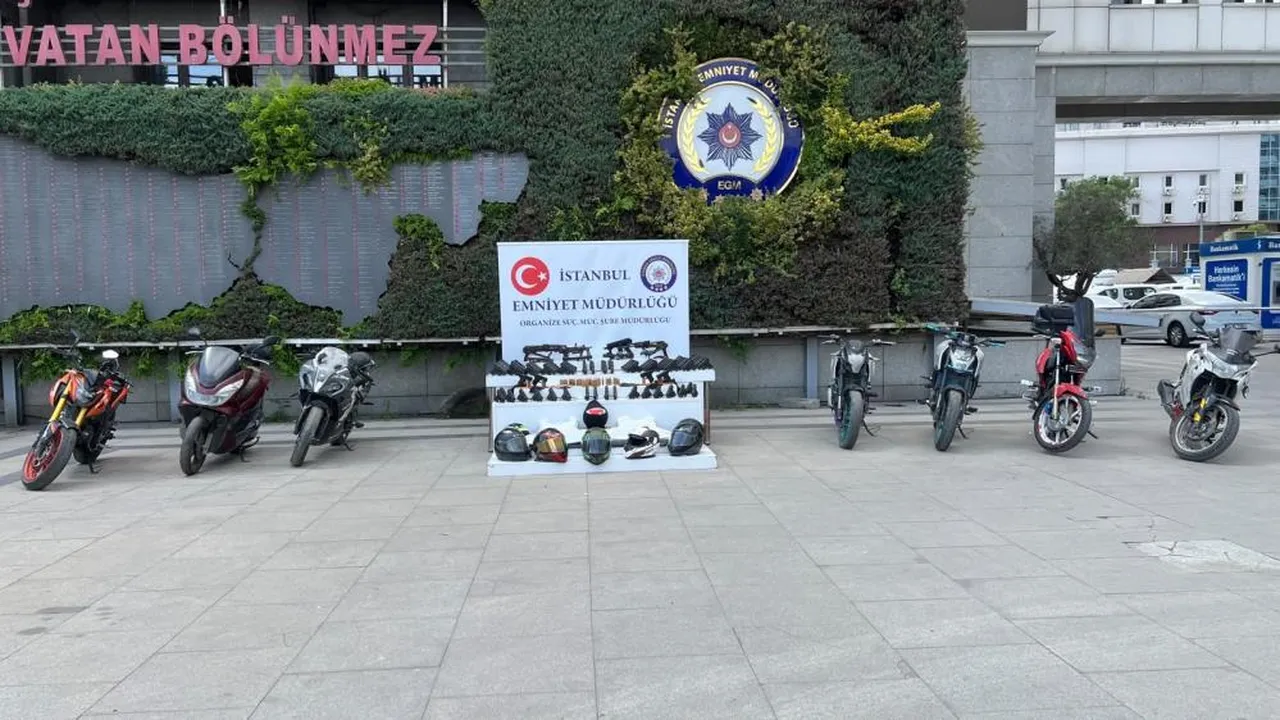 İstanbul'daki suç örgütlerine operasyon! Polat cinayeti ve Otokoç saldırısında kullanılan silahlar ele geçirildi