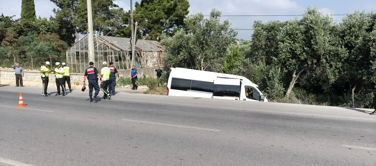 Mersin’de yolcu minibüsünde korkunç anlar! Şoföre saldırdı, minibüsü kaçırdı, kaza yaptı
