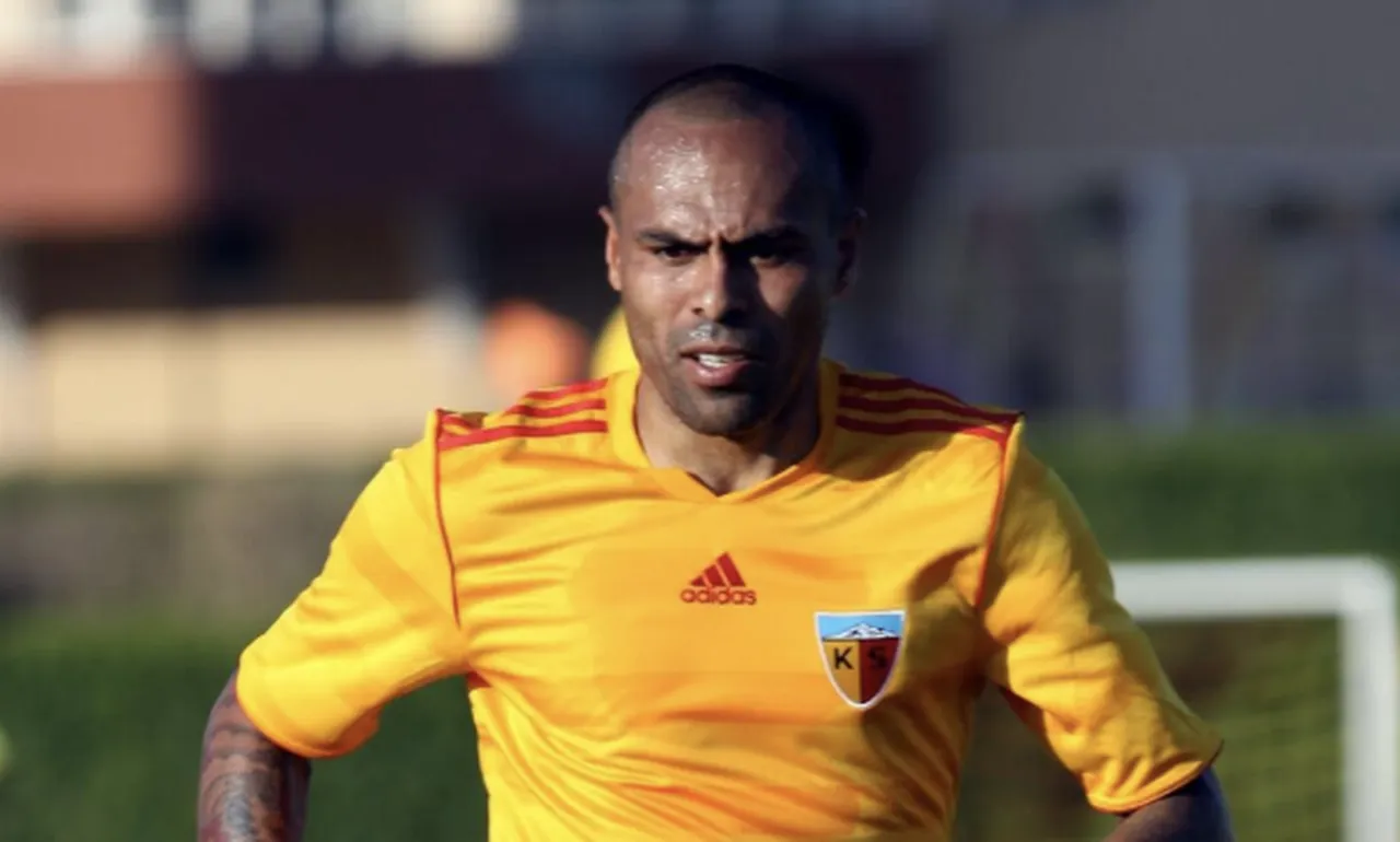 Mert Nobre nereli, kaç yaşında, gerçek adı ne, futbolu ne zaman bıraktı? Survivor 2026 ilk finalist Nobre oldu!