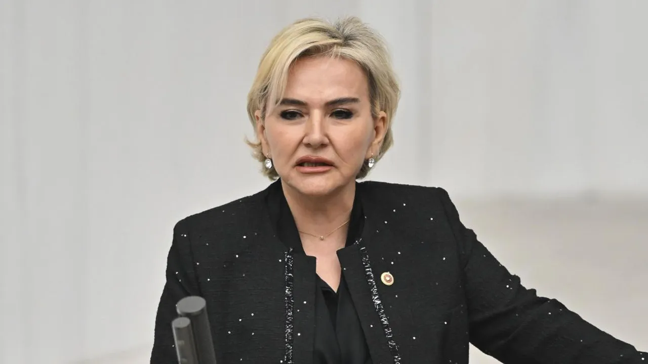 Nimet Özdemir iddiası gündem oldu! 3 yılda 3'üncü partiye geçiş hazırlığı