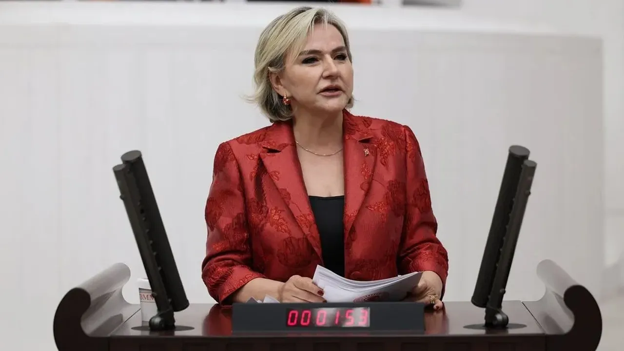 Nimet Özdemir iddiası gündem oldu! 3 yılda 3'üncü partiye geçiş hazırlığı