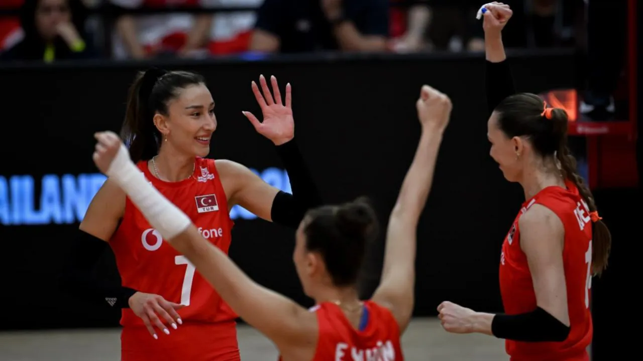 Türkiye-Fransa voleybol maçı canlı yayın hangi kanalda, saat kaçta? Filenin Sultanları VNL Milletler Ligi karşılaşması