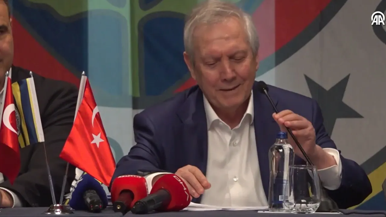 Yıldırım'ın, Mersin'de İsmail Kartal açıklaması yaparken çekilen görüntüsü.