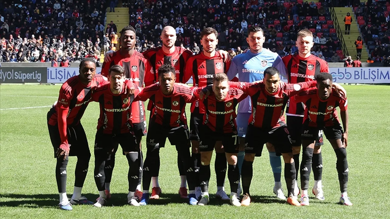 Gaziantep FK, Süper Lig'de geçtiğimiz sezonu 37 puanla 12'nci sırada tamamladı.