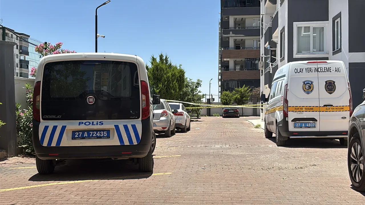 Gaziantepte kahreden olay! Oğlunu kucağına alıp 8inci kattan atladı