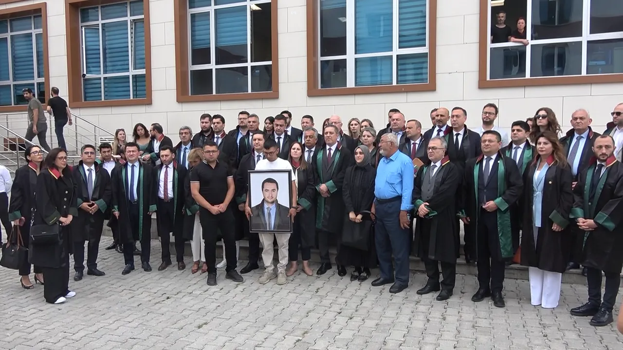 Kendisini icraya veren avukatı öldürmüştü! Ağırlaştırılmış müebbeti yedi