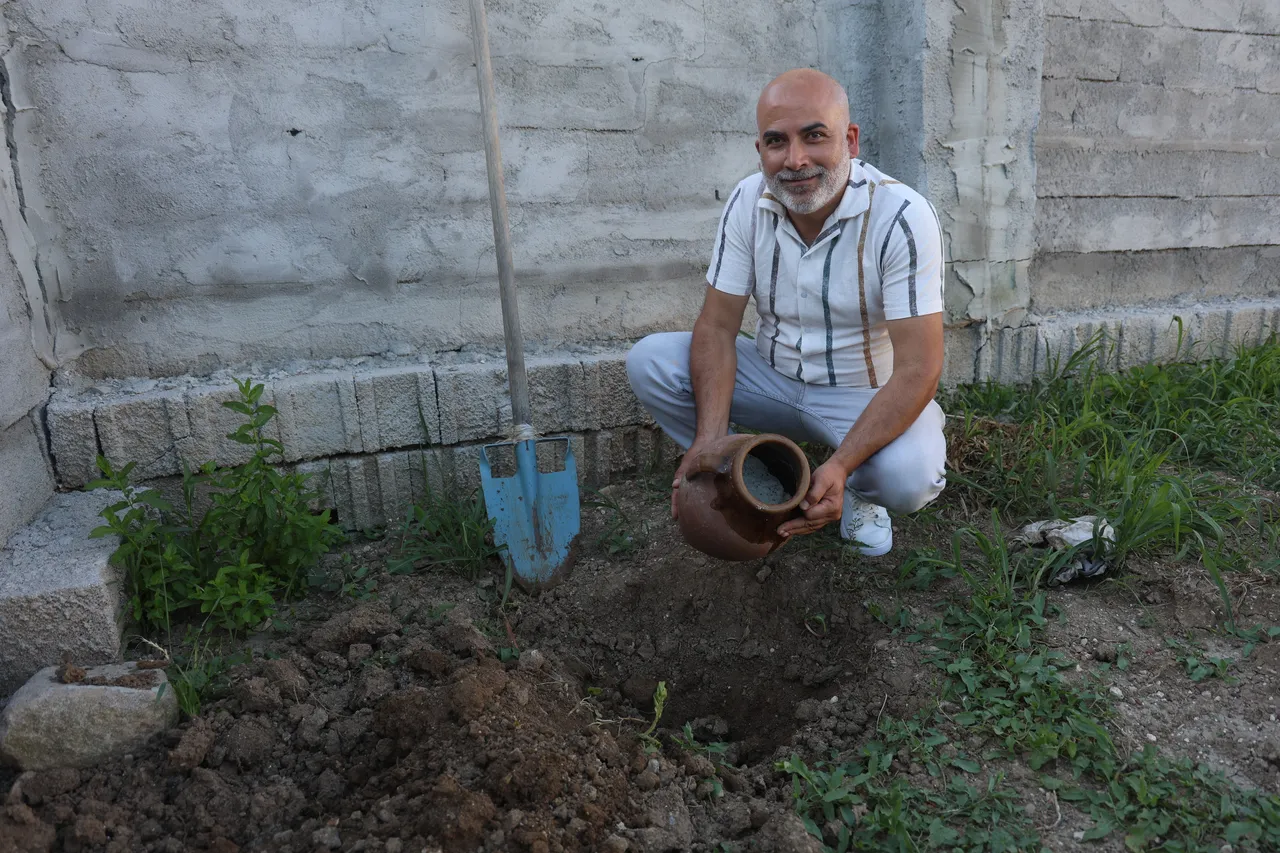 6 ay boyunca toprağın altında saklıyor! Herkes altın arıyor zannetti gerçek başka çıktı