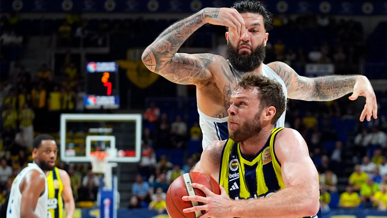 Anadolu Efes'e kötü haber: Vincent Poirier'nin sakatlık durumu