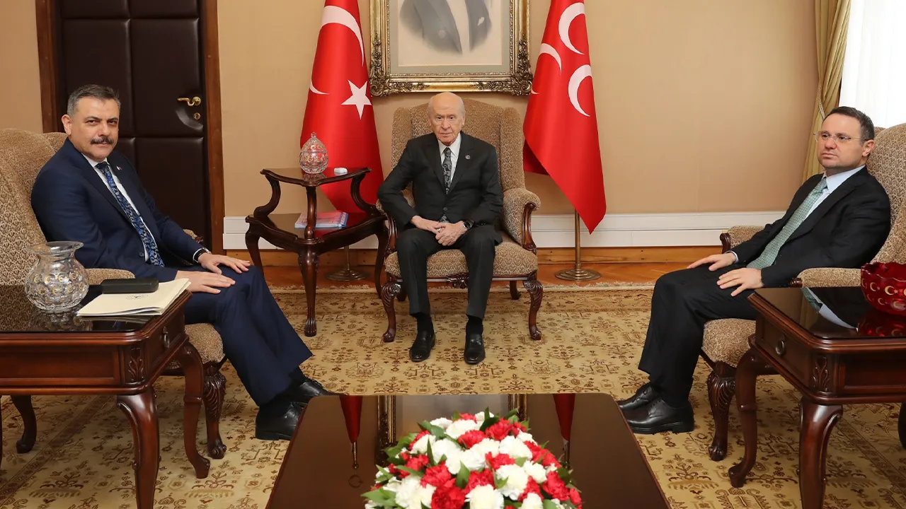 Bahçeli'ye sürpriz ziyaret! Bakan Çiftçi ve Bakan Gürlek'i kabul etti