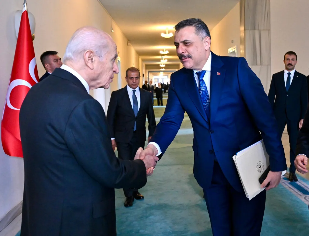 Bahçeli'ye sürpriz ziyaret! Bakan Çiftçi ve Bakan Gürlek'i kabul etti