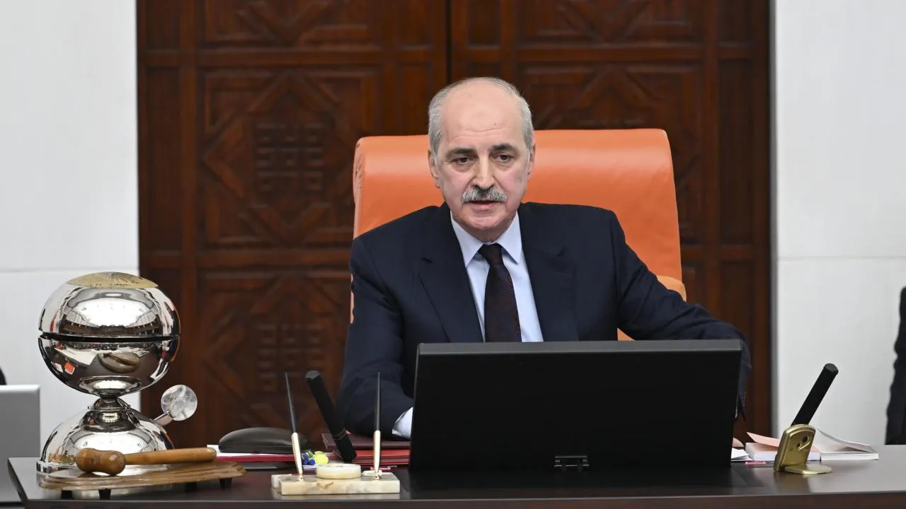 CHP’de grup toplantısı bilmecesi! Numan Kurtulmuş: Kendiniz çözün...