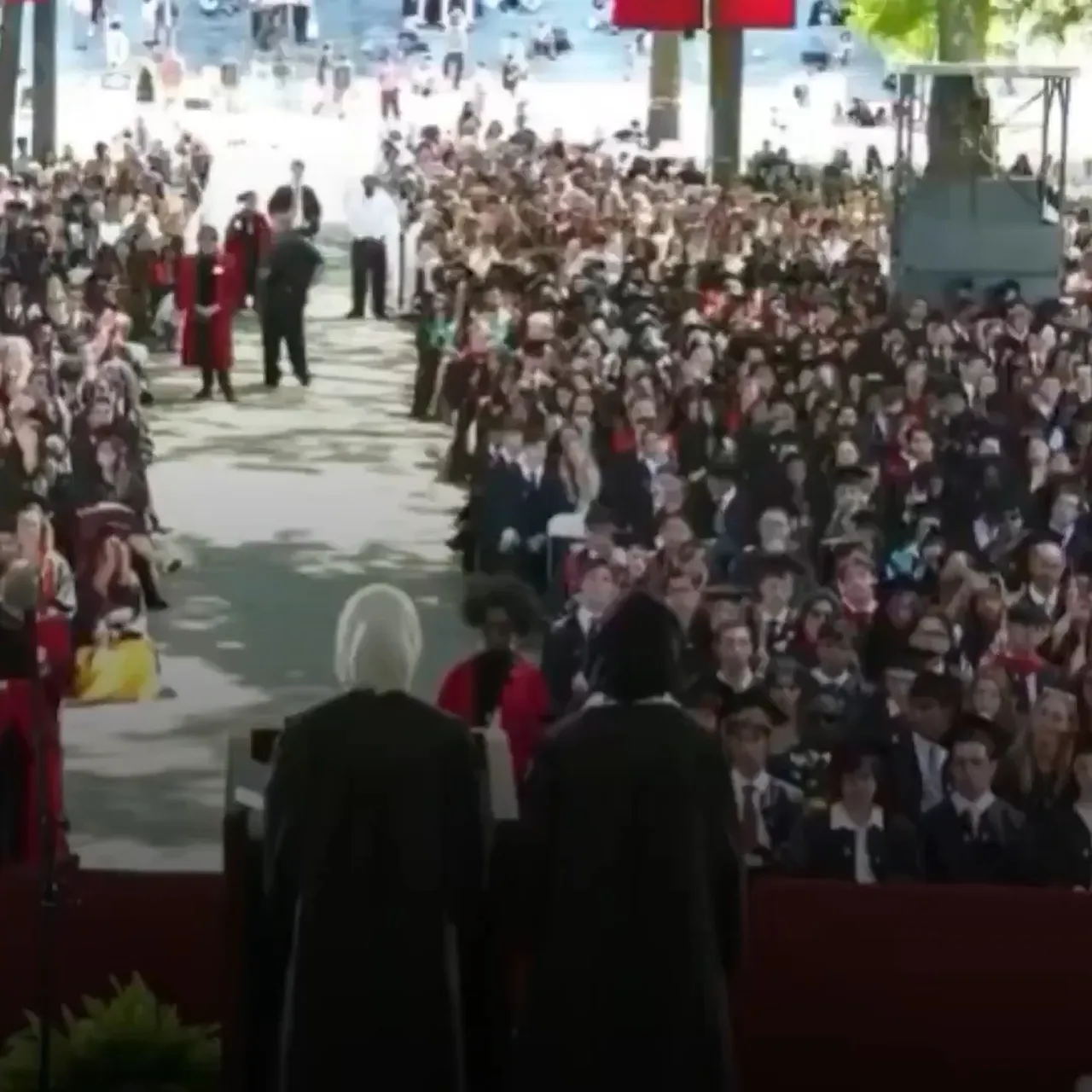 Dünya bunu konuşuyor! Harvard Üniversitesinin mezuniyetinde Kuran-ı Kerim tilaveti