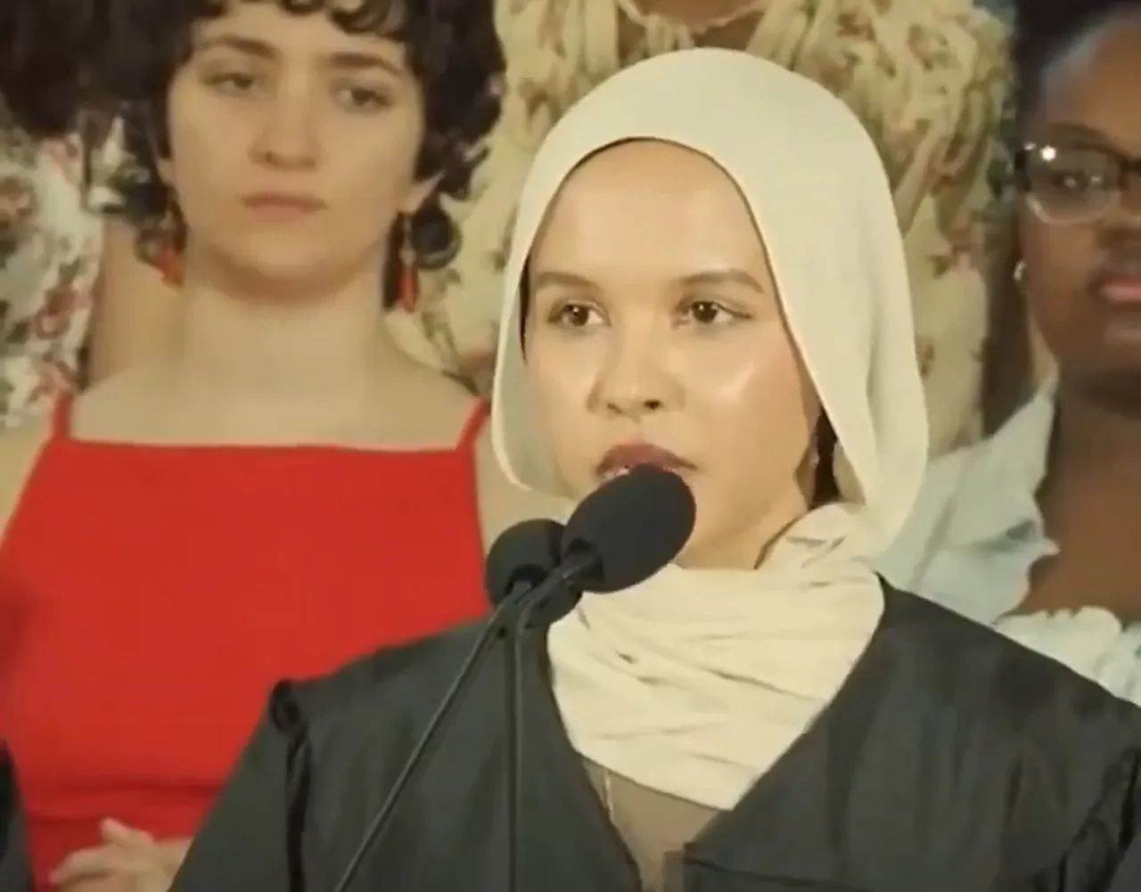 Dünya bunu konuşuyor! Harvard Üniversitesinin mezuniyetinde Kuran-ı Kerim tilaveti