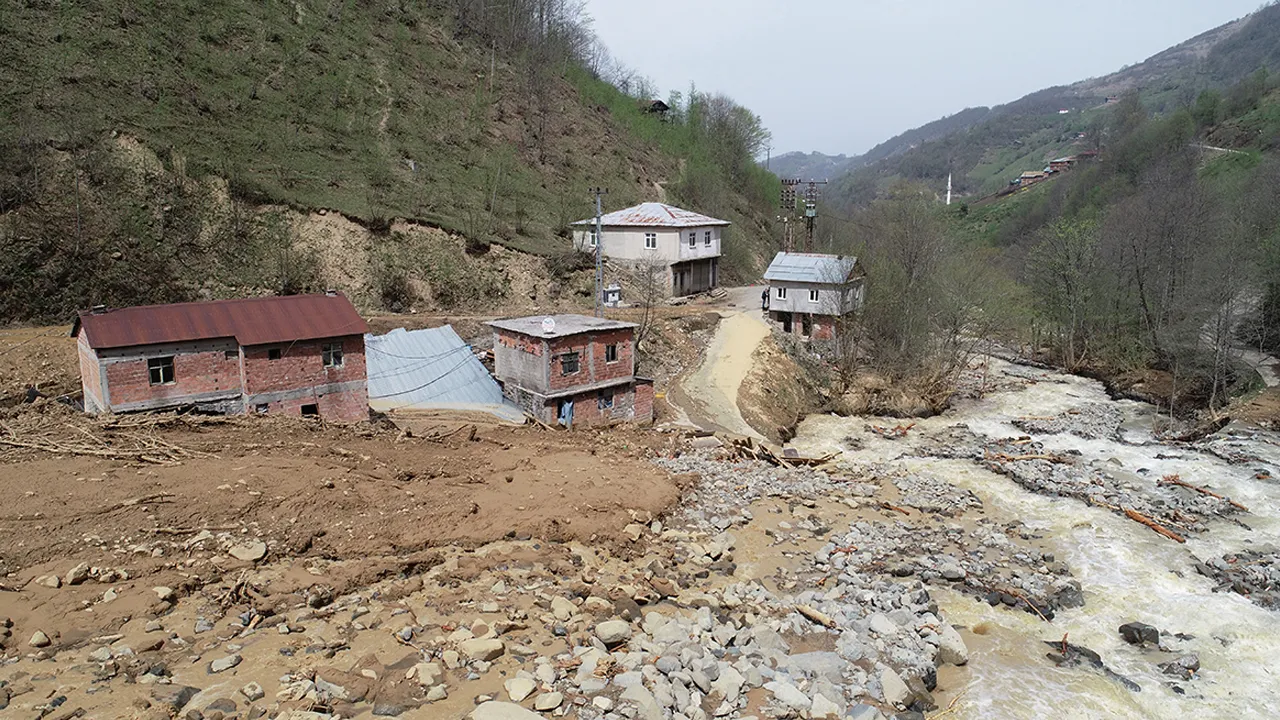 Giresun'da heyelan tehlikesi: 22 ev boşaltıldı