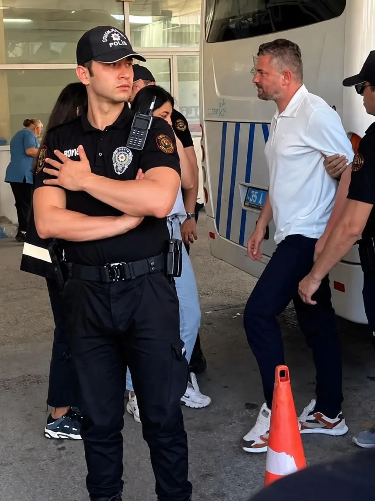 Gözaltına alınan Buca Belediye Başkanı Görkem Dumandan ilk görüntü!