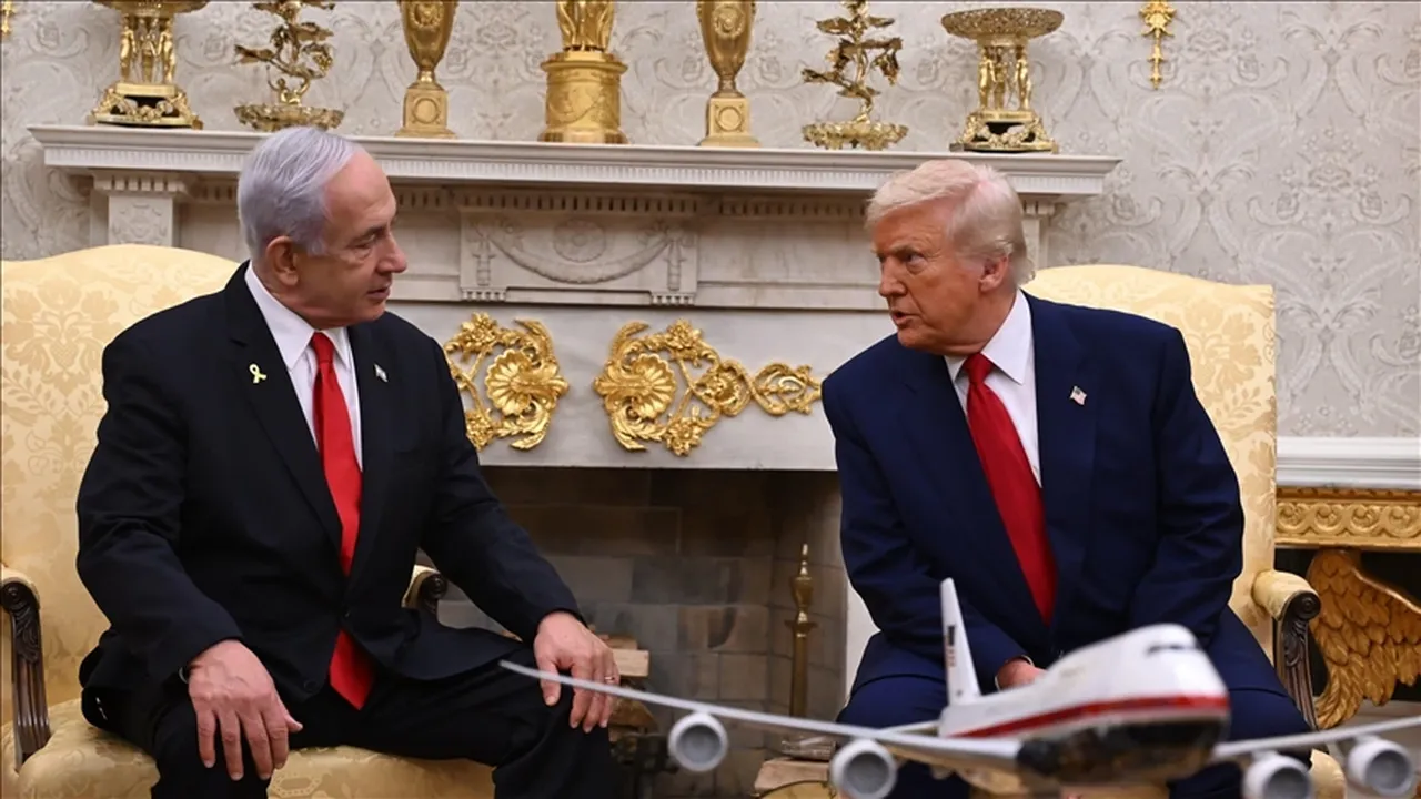 Trump'tan Netanyahu'ya sert sözler: Kahrolası deli!