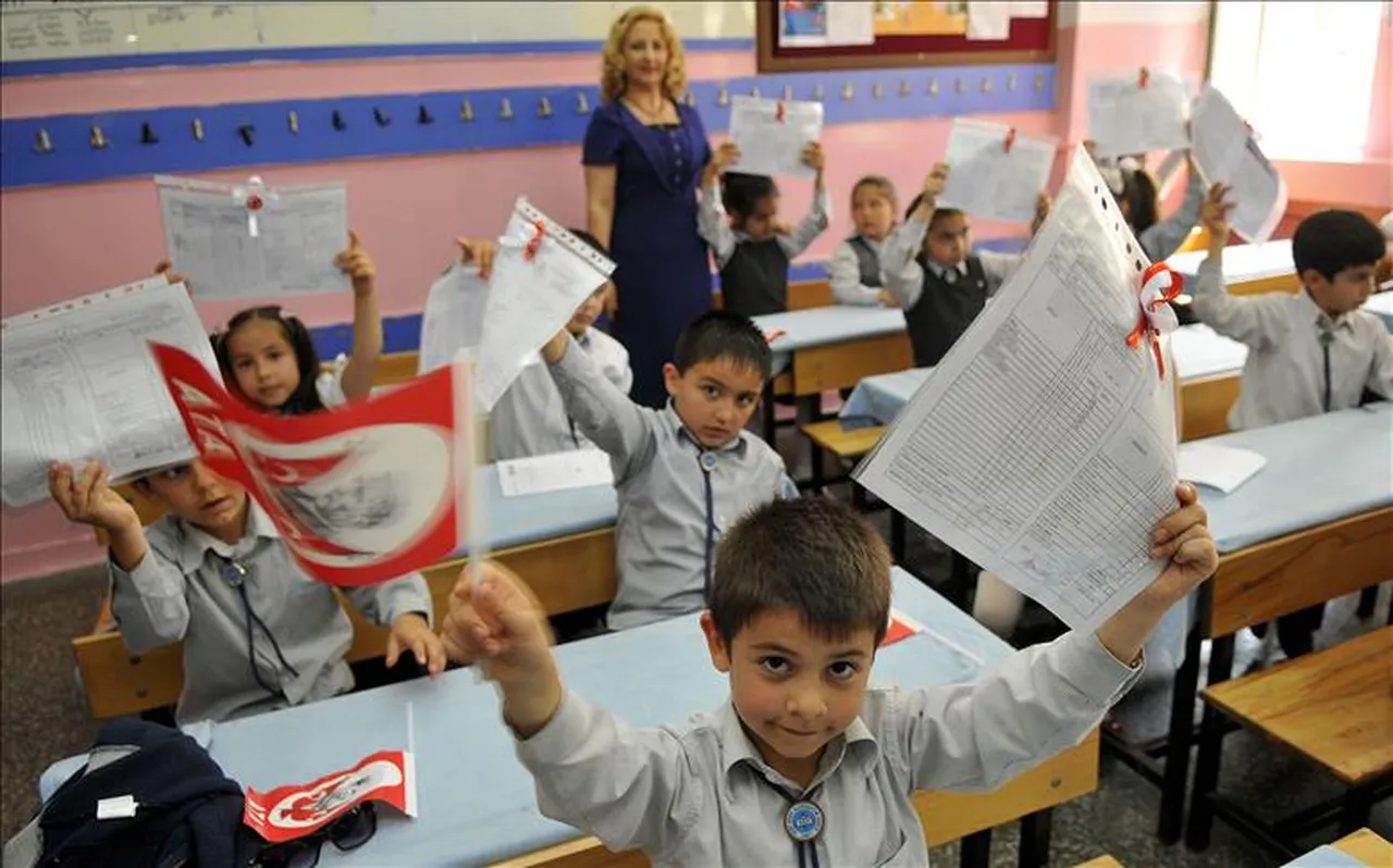 Yaz tatiline geri sayım! Okullar ne zaman kapanıyor, 2026 karne günü ne zaman?