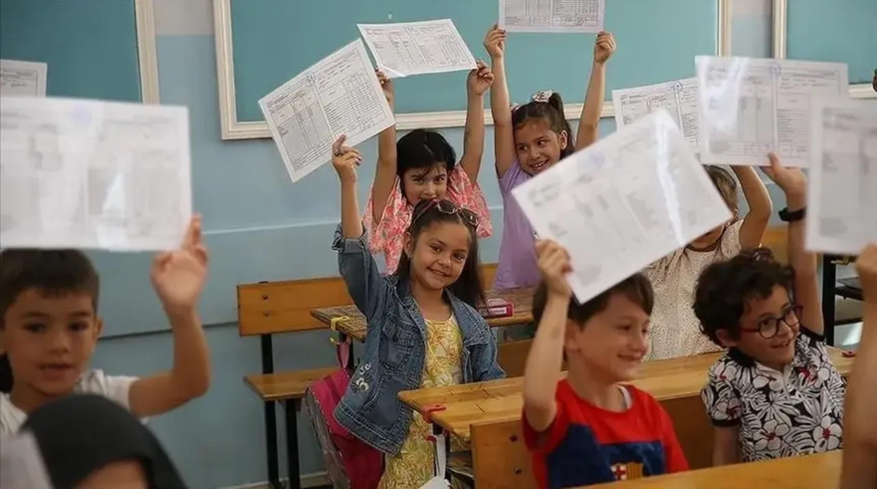 Yaz tatiline geri sayım! Okullar ne zaman kapanıyor, 2026 karne günü ne zaman?