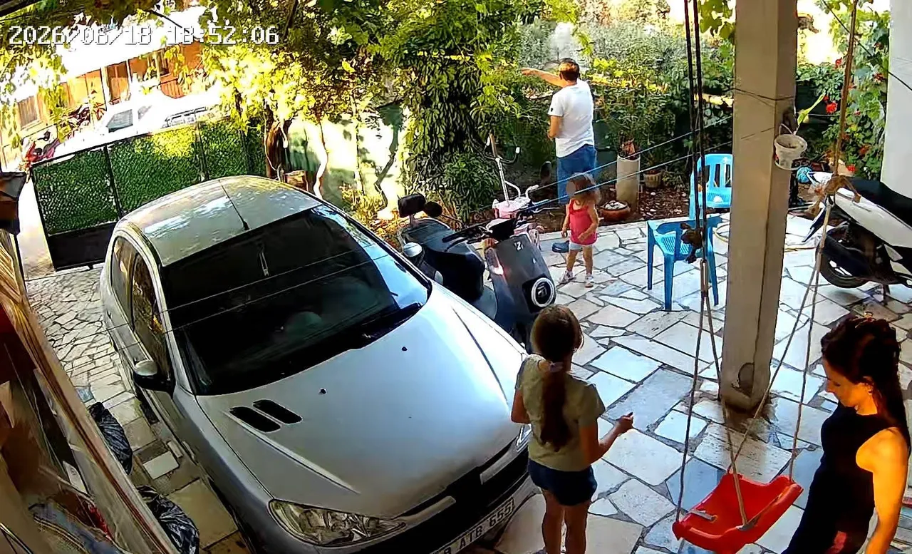 Bahçe kapısı yüzünden aileye kurşun yağdırdı! Dehşet anları kamerada