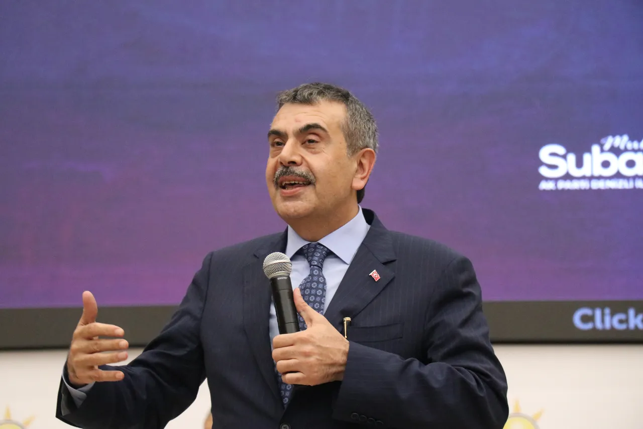 Bakan Tekin, Ecevit döneminde öğretmenlerin yazdığı mektupları okudu: 50 kişilik sınıf bile hayalmiş