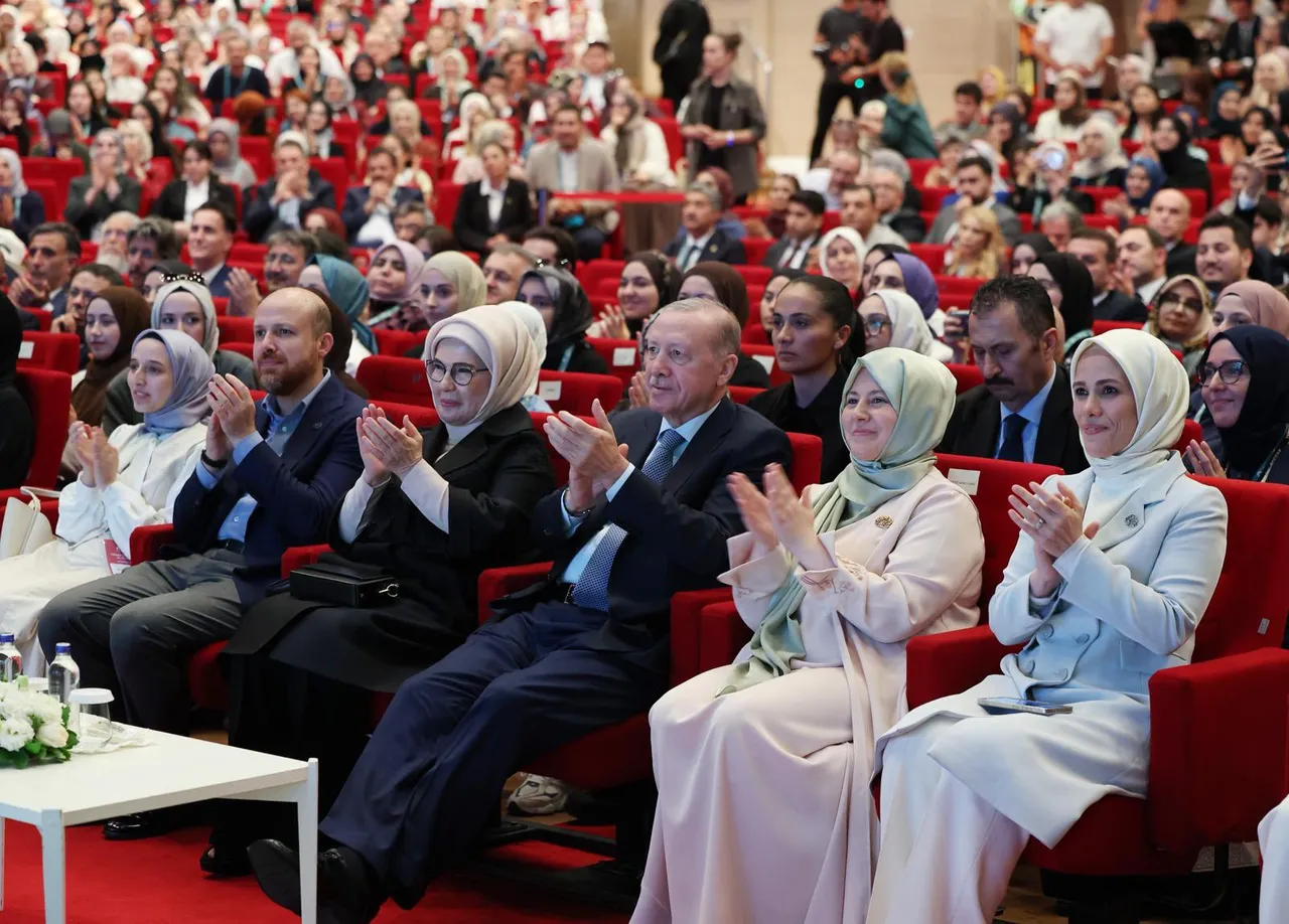 Cumhurbaşkanı Erdoğan: Gençlerimizi ikbal kavgalarına meze yaptırmayacağız