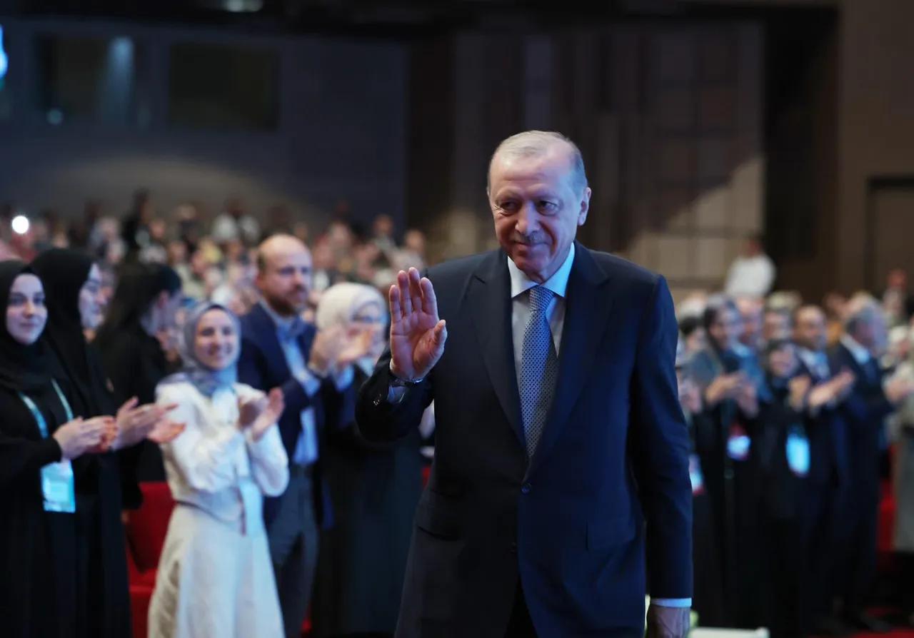 Cumhurbaşkanı Erdoğan: Gençlerimizi ikbal kavgalarına meze yaptırmayacağız