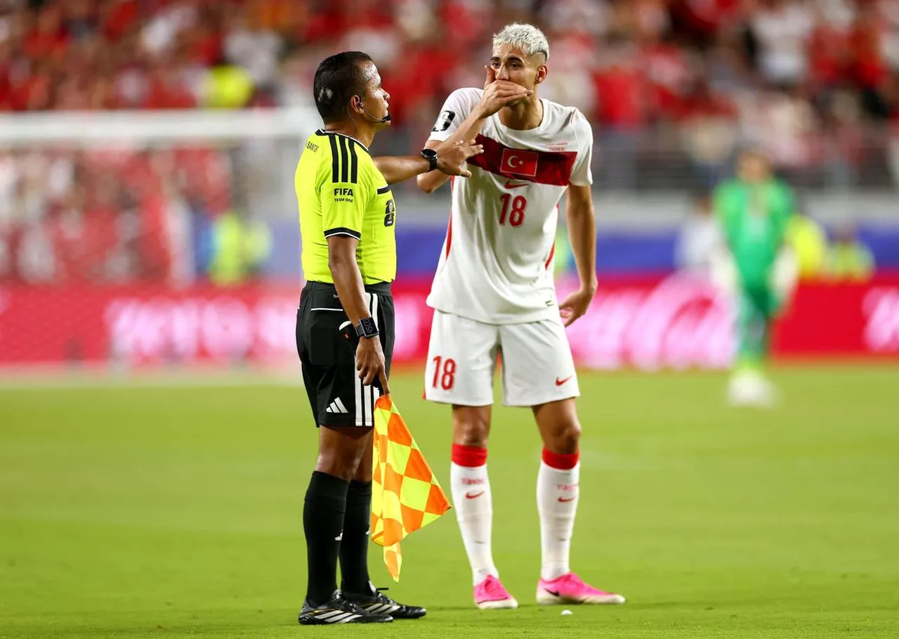 FIFA ağız kapatarak konuşma kuralına dair video yayınlandı! Türkiye-Paraguay maçında kırmızı kart verilmişti