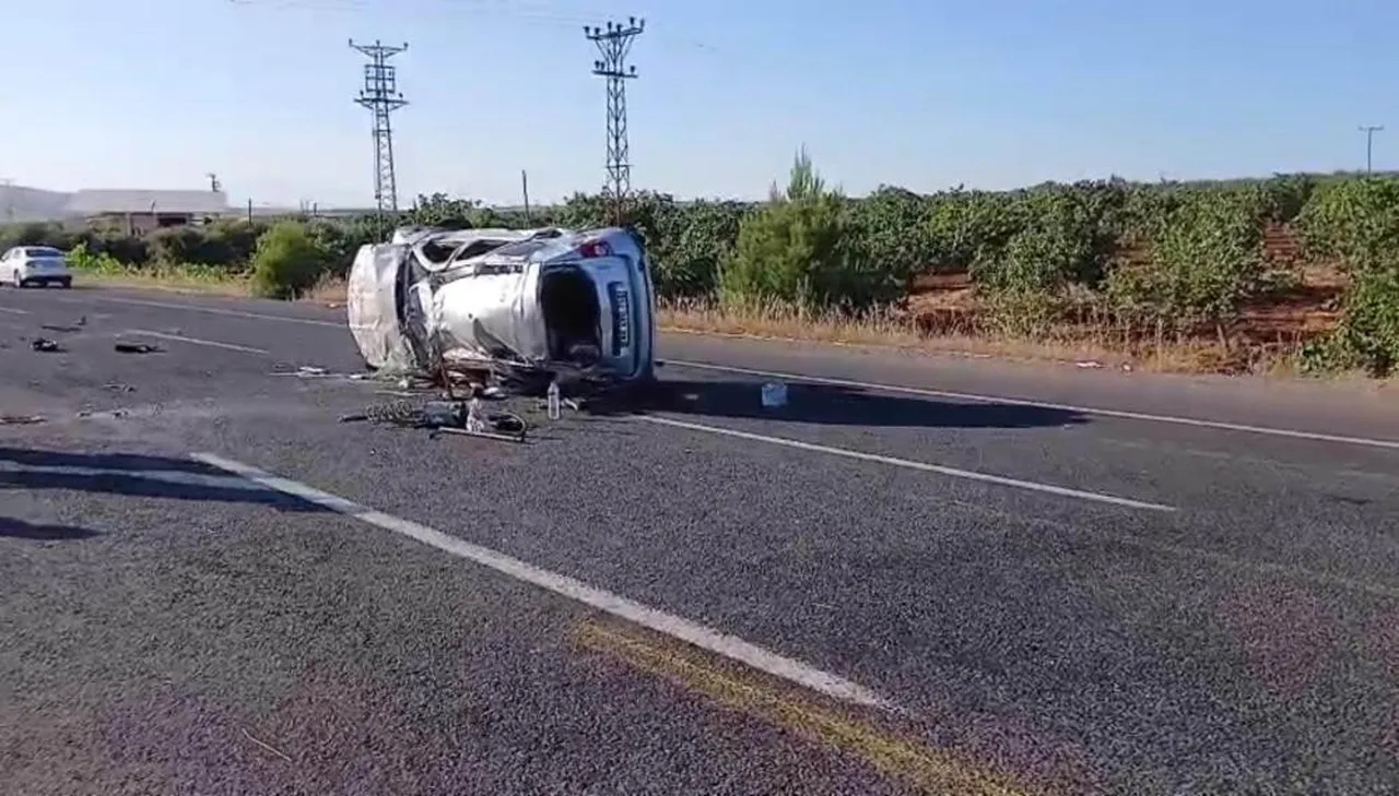 Şanlıurfa'da feci kaza!! Otomobilin altı üstünü gördü, 2 kişi öldü