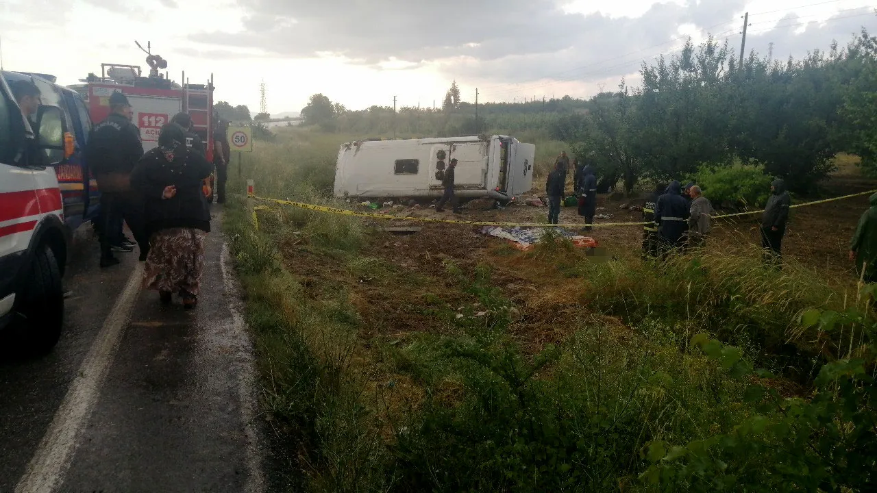 Son dakika... Isparta'da tur minibüsü kaza yaptı! Çok sayıda can kaybı ve yaralı var