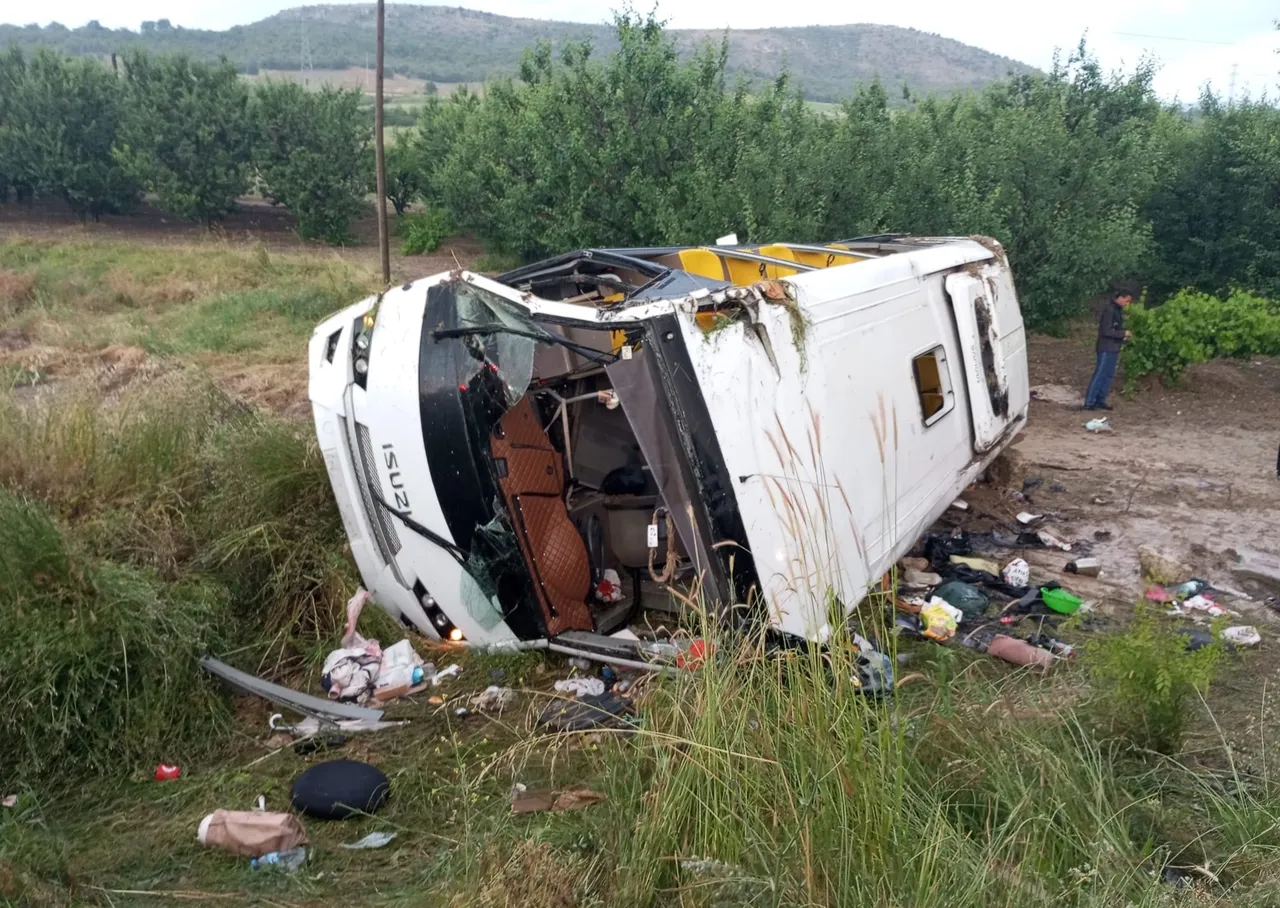 Son dakika... Isparta'da tur minibüsü kaza yaptı! Çok sayıda can kaybı ve yaralı var