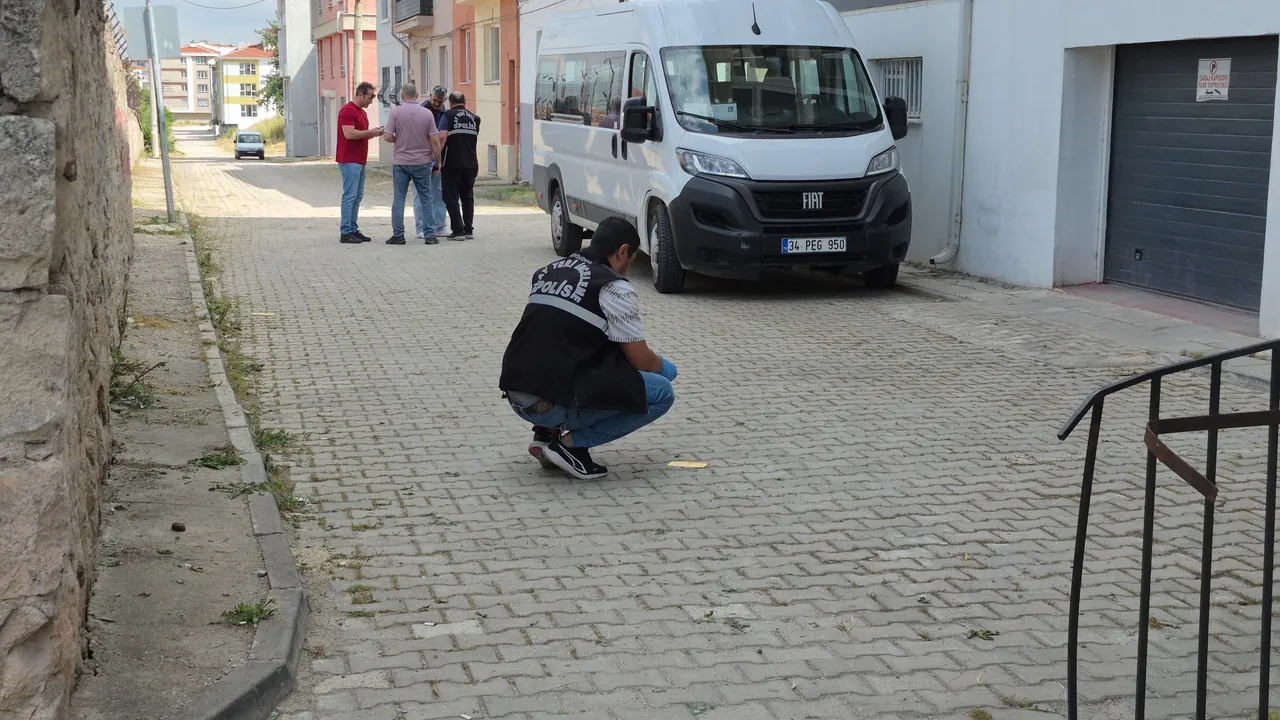Alacak verecek kavgasında dehşet! 17 yaşındaki şüpheli yakalandı