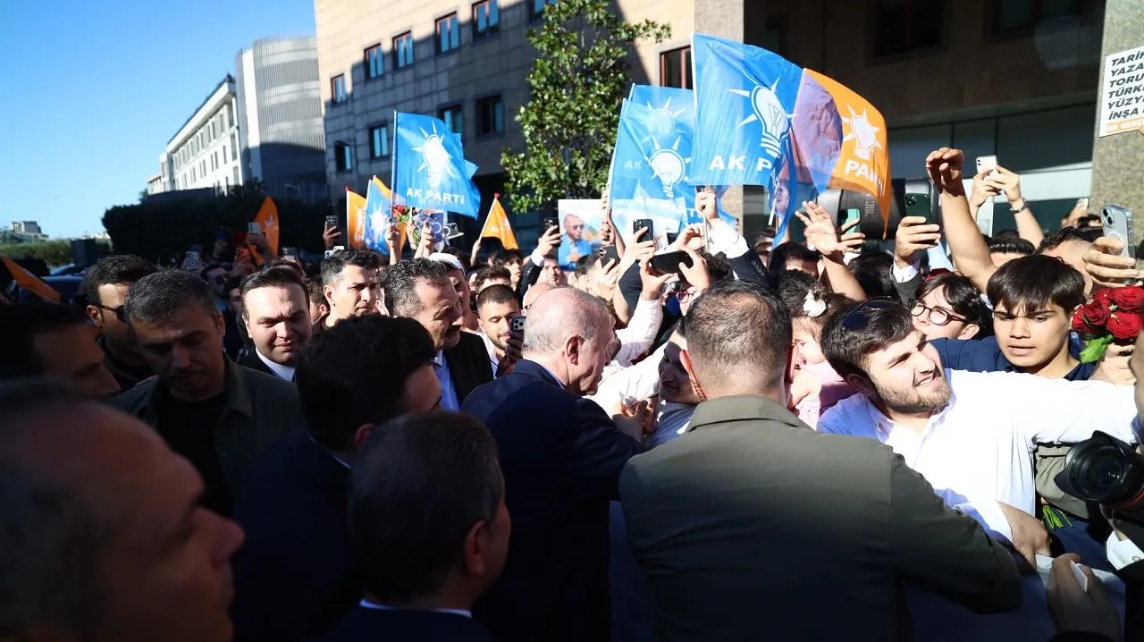 Baba-kız anısı unutulmadı! Cumhurbaşkanı Erdoğana gençlerden duygulandıran Babalar Günü sürprizi