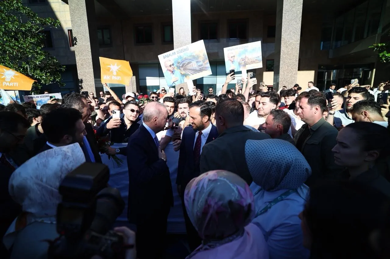Baba-kız anısı unutulmadı! Cumhurbaşkanı Erdoğana gençlerden duygulandıran Babalar Günü sürprizi