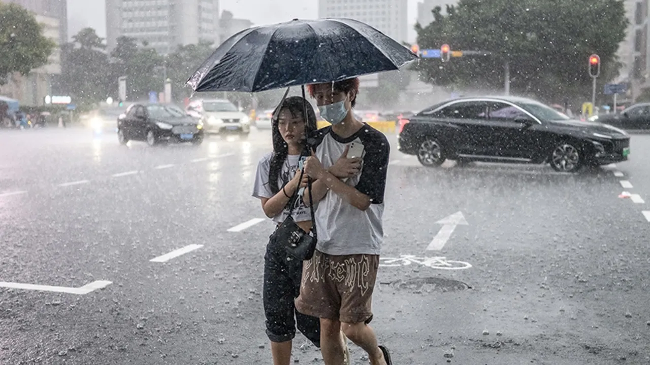 Çin'de afet hazırlığı başladı! Günler sürecek yağış bekleniyor