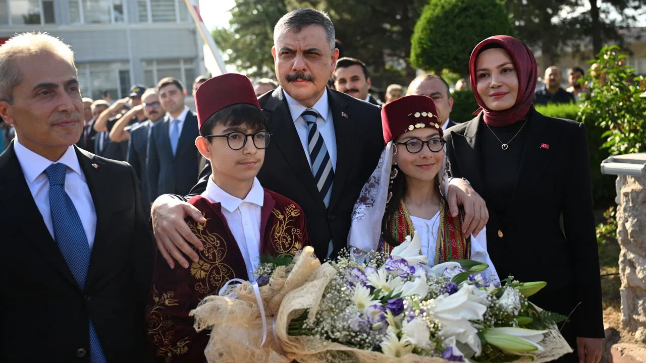İçişleri Bakanı Çiftçi'ye Babalar Günü sürprizi!