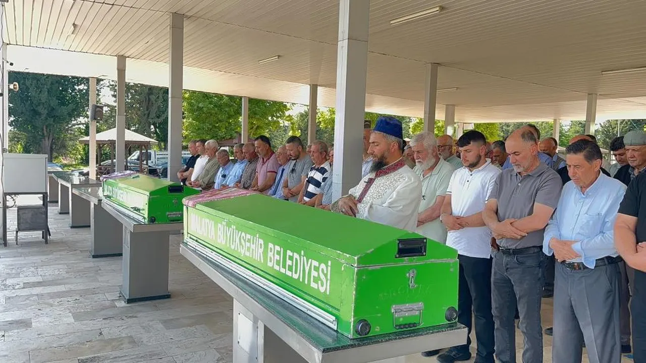 Malatya onlara ağladı! Anne ve kızı gözyaşları ile toprağa verildi