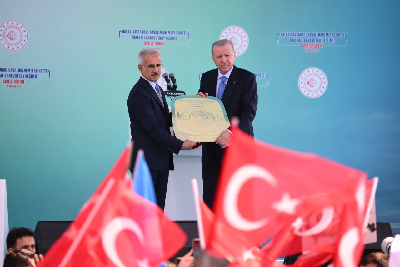 Türkiyenin en uzun metrosu Halkalı-Arnavutköy Metro Hattı’ndan zirve başlangıç! İlk gününde 10 bin 21 yolcuya hizmet verdi