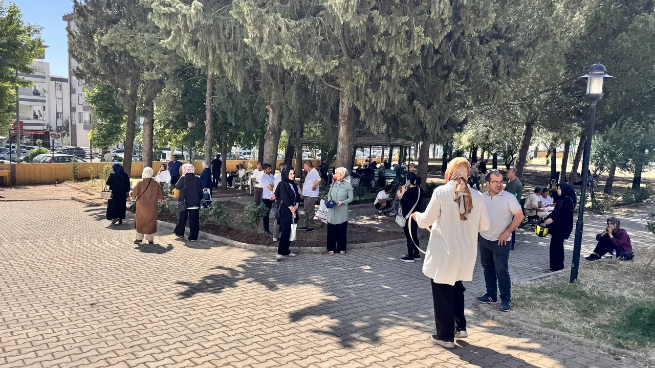 YKS’de ikinci oturum Alan Yeterlilik Testi (AYT) başladı! 160 soru için 180 dakika