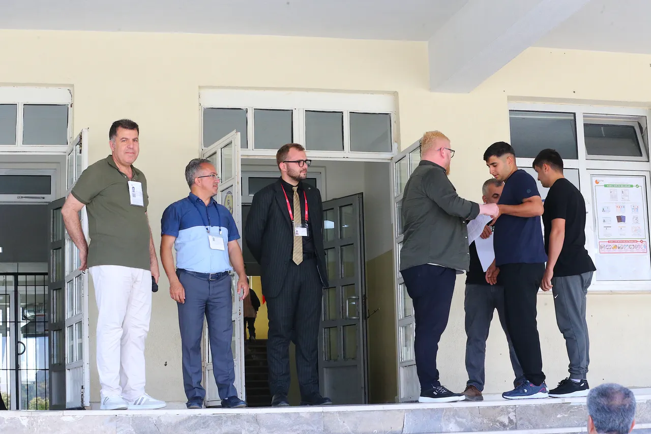 YKS’de ikinci oturum Alan Yeterlilik Testi (AYT) başladı! 160 soru için 180 dakika